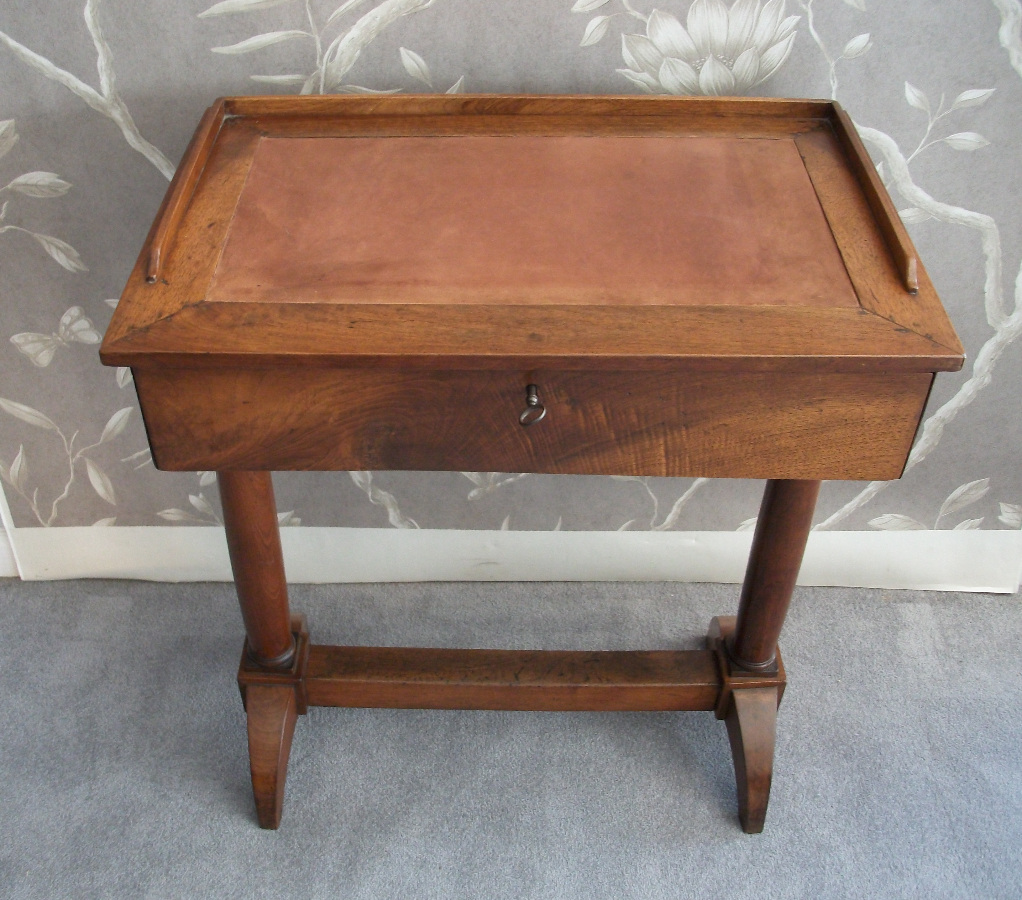 Italian small writing table